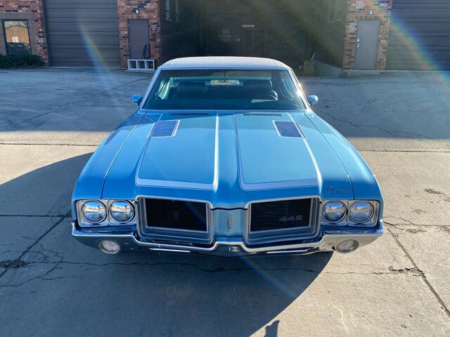 1971 Silver Oldsmobile Cutlass Coupe
