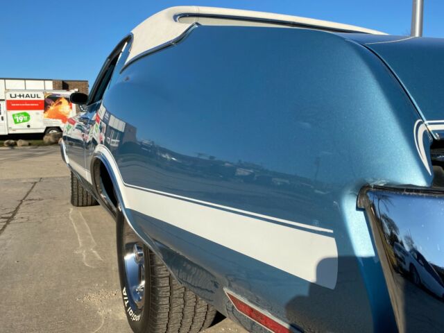 1971 Silver Oldsmobile Cutlass Coupe