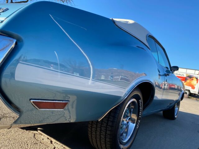 1971 Silver Oldsmobile Cutlass Coupe