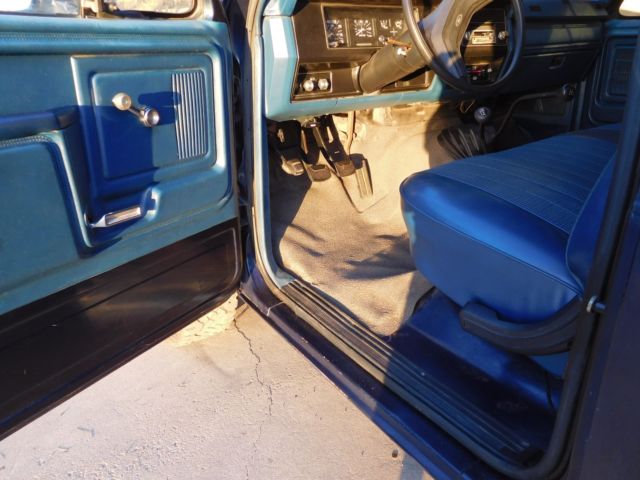 1983 Blue Ford F-250