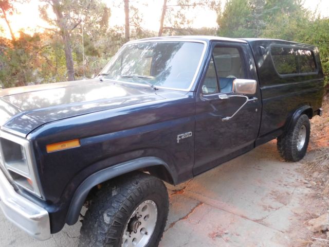 1983 Blue Ford F-250