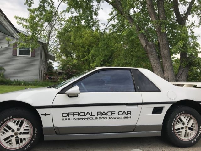 1984 White Pontiac Fiero