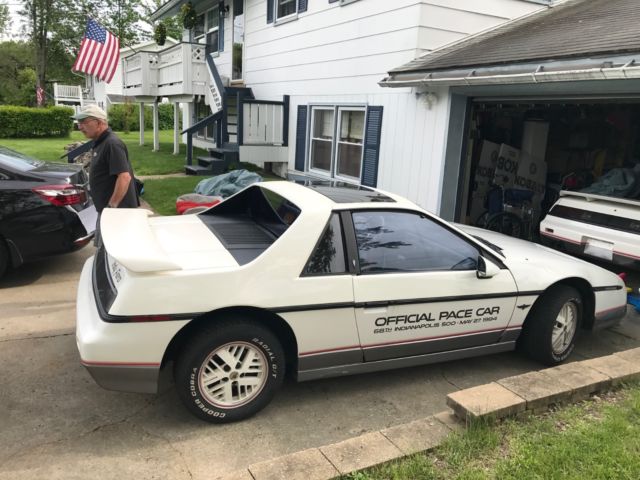 1984 White Pontiac Fiero