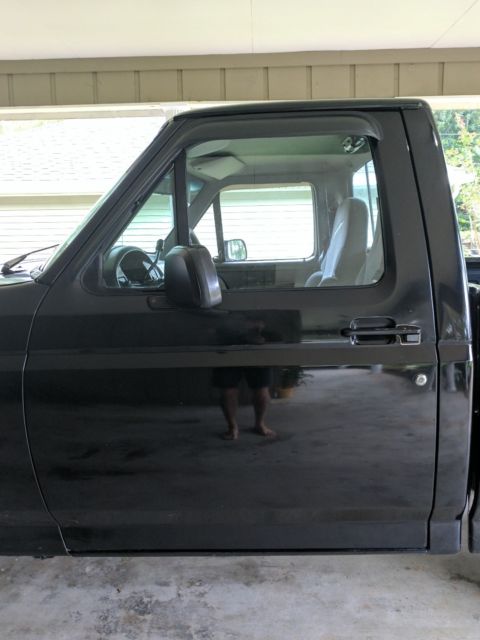 1994 Black Ford F-150 Standard Cab Pickup
