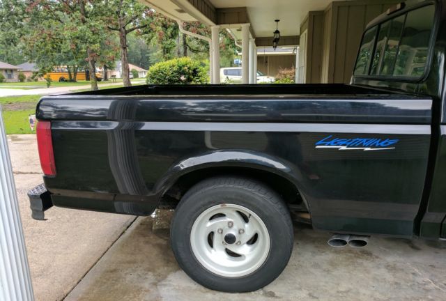 1994 Black Ford F-150 Standard Cab Pickup