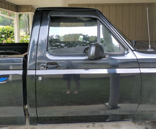 1994 Black Ford F-150 Standard Cab Pickup