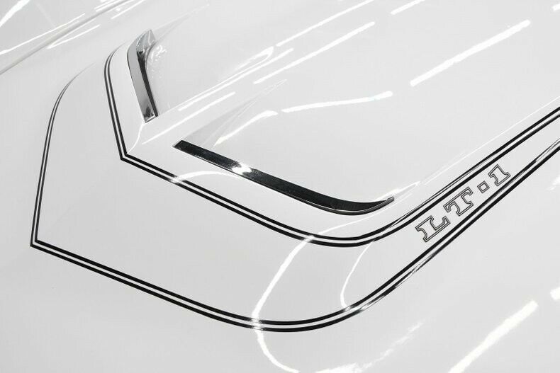 1972 White Chevrolet Corvette Coupe