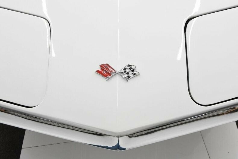 1972 White Chevrolet Corvette Coupe