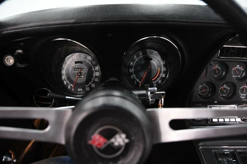 1972 White Chevrolet Corvette Coupe