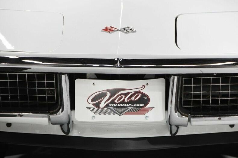 1972 White Chevrolet Corvette Coupe