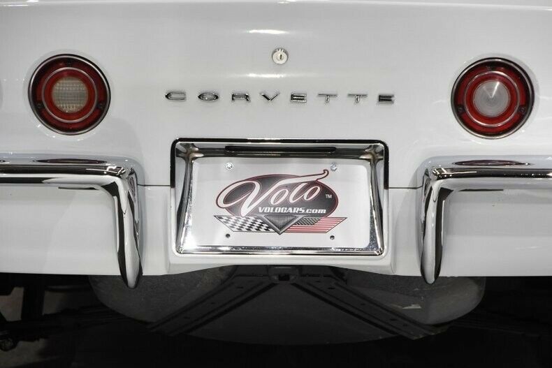 1972 White Chevrolet Corvette Coupe