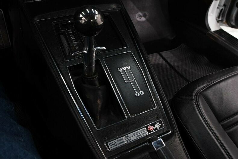 1972 White Chevrolet Corvette Coupe