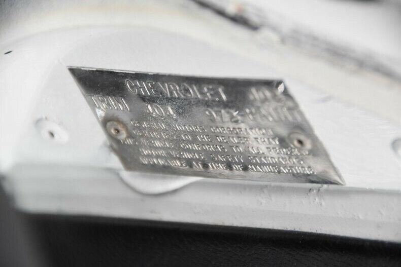 1972 White Chevrolet Corvette Coupe