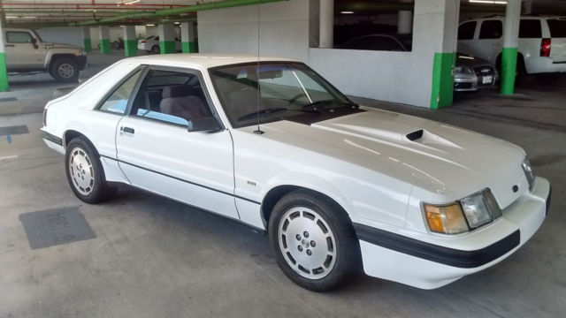 1986 WHITE Ford Mustang 3 DOOR Hatchback