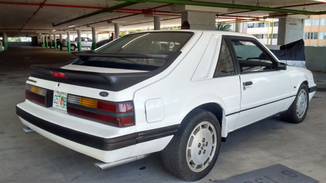 1986 WHITE Ford Mustang 3 DOOR Hatchback