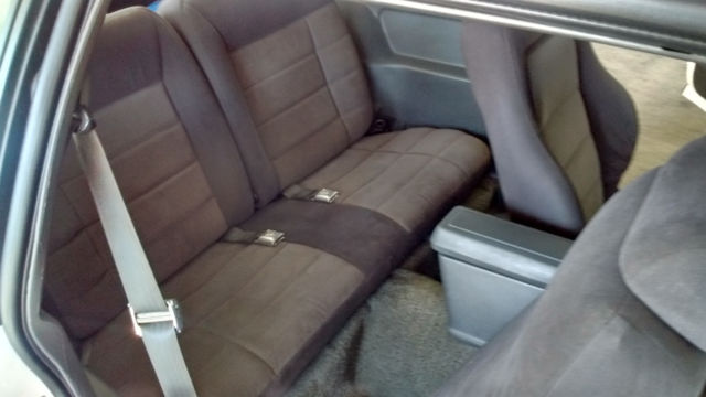 1986 WHITE Ford Mustang 3 DOOR Hatchback