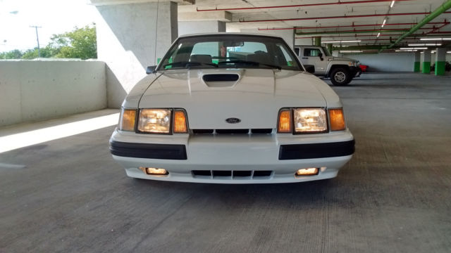 1986 WHITE Ford Mustang 3 DOOR Hatchback