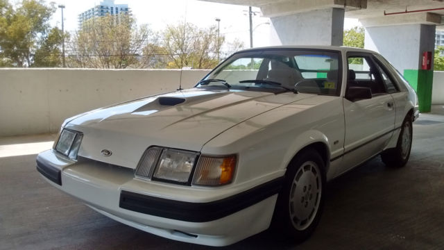 1986 WHITE Ford Mustang 3 DOOR Hatchback