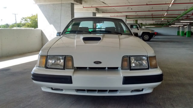 1986 WHITE Ford Mustang 3 DOOR Hatchback