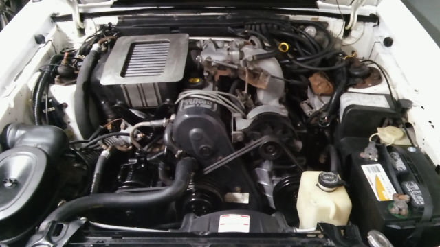 1986 WHITE Ford Mustang 3 DOOR Hatchback