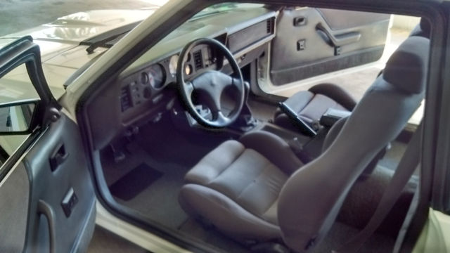 1986 WHITE Ford Mustang 3 DOOR Hatchback