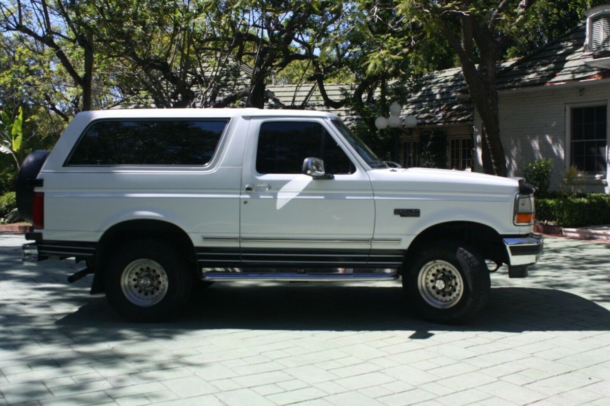 1993 White Ford Bronco SUV