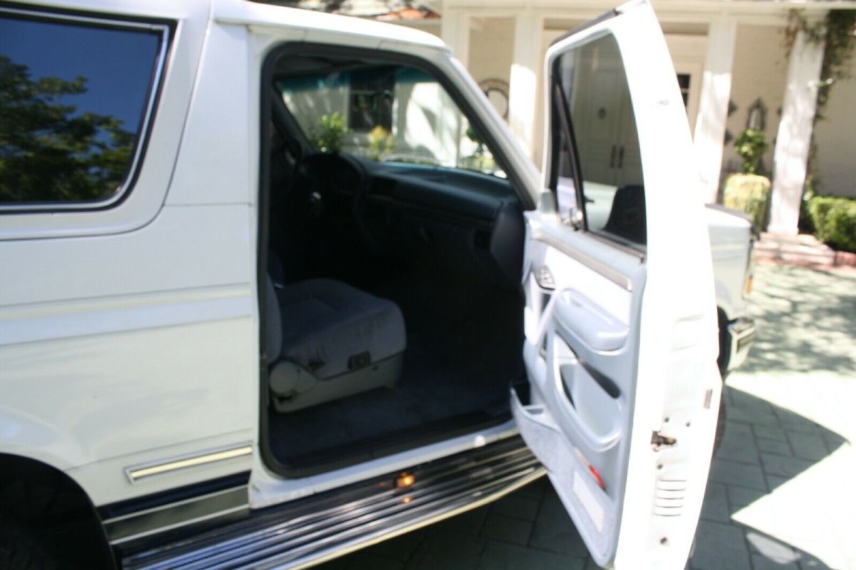 1993 White Ford Bronco SUV