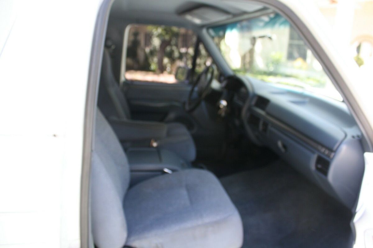 1993 White Ford Bronco SUV