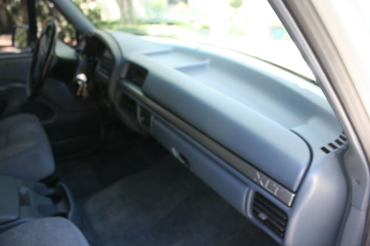 1993 White Ford Bronco SUV