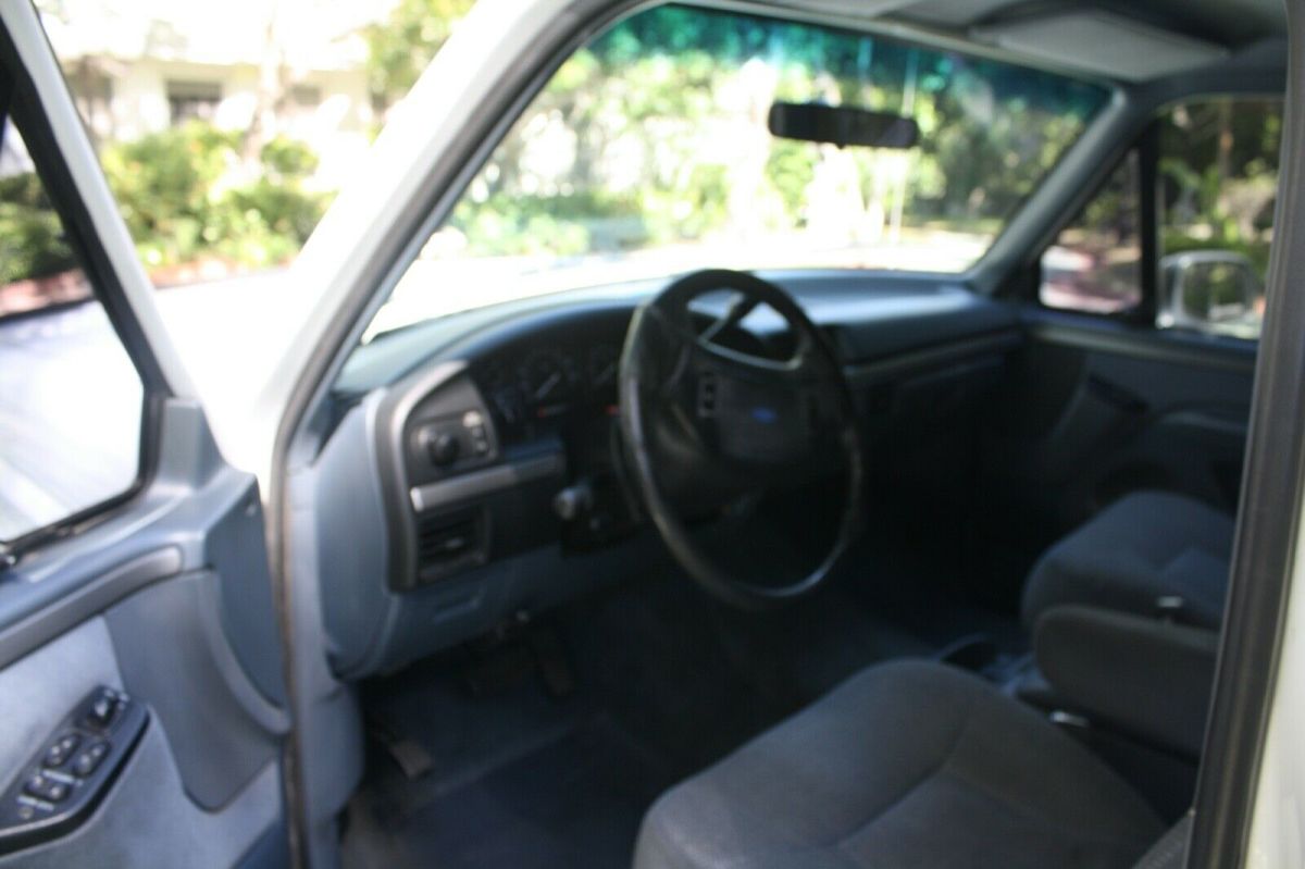 1993 White Ford Bronco SUV
