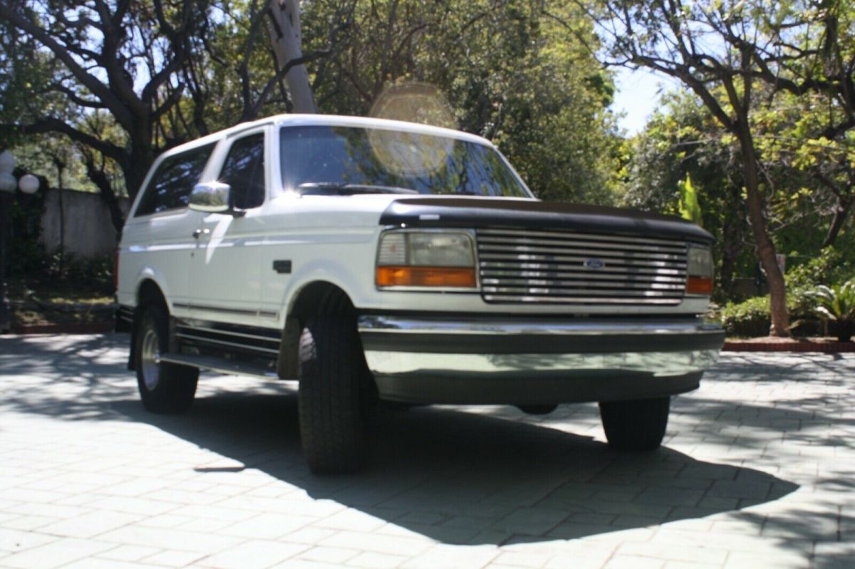 1993 White Ford Bronco SUV