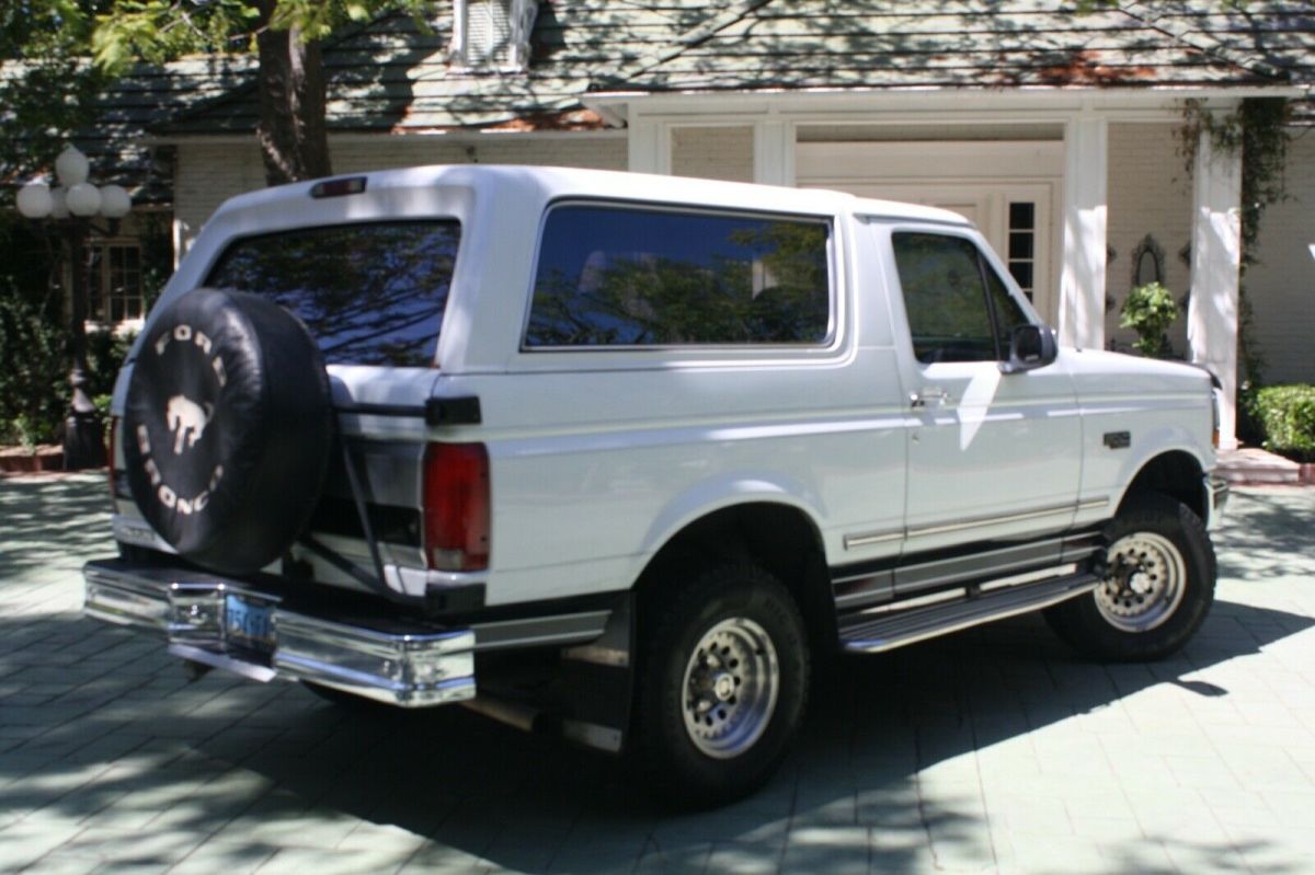 1993 White Ford Bronco SUV
