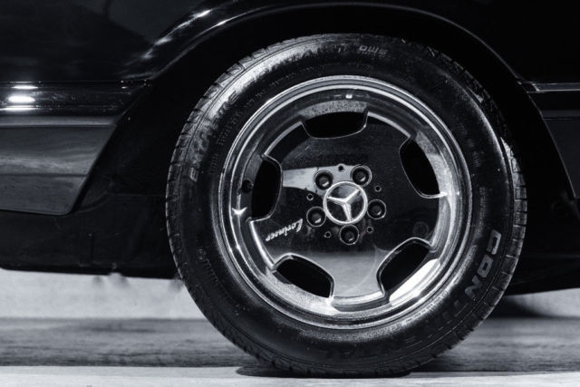 1987 Black Mercedes-Benz 500-Series