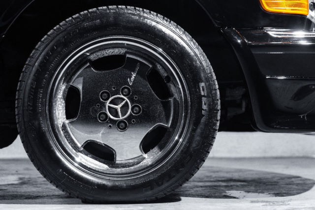 1987 Black Mercedes-Benz 500-Series