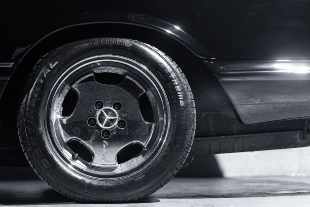 1987 Black Mercedes-Benz 500-Series