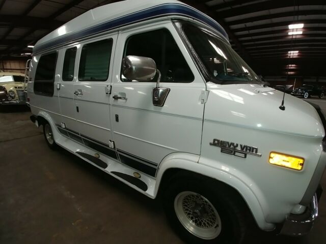 1994 WHITE Chevrolet G20 Van VAN