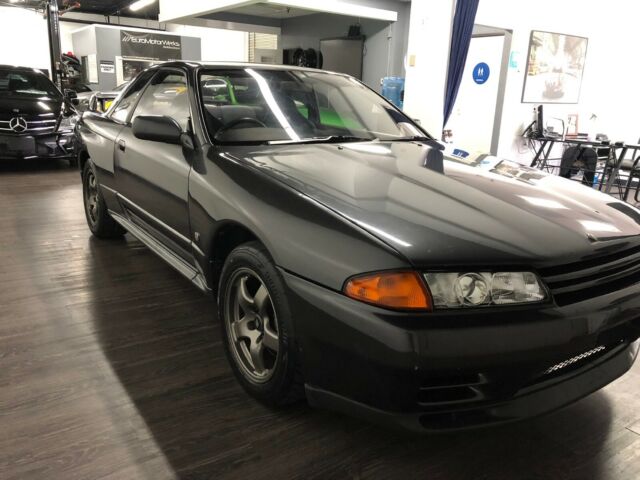 1992 Gray Nissan GT-R Coupe