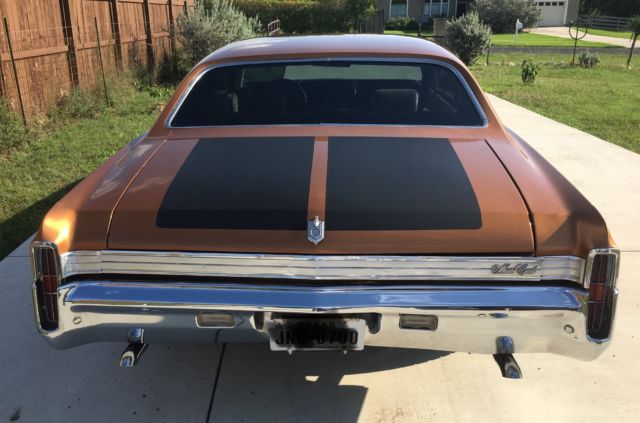 1972 Gold Chevrolet Monte Carlo Coupe
