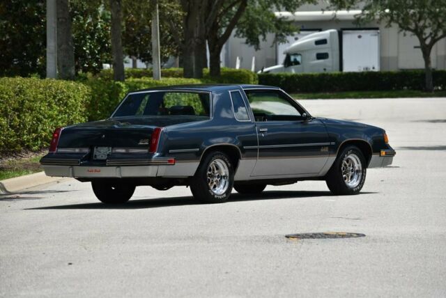 1987 Blue Oldsmobile 442 Coupe