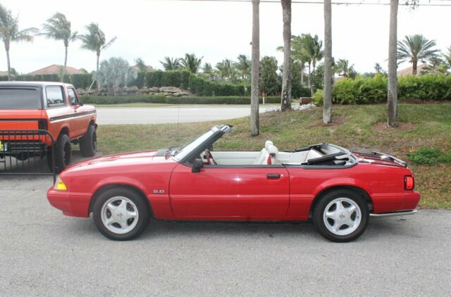 1992 Red Ford Mustang 2d Convertible