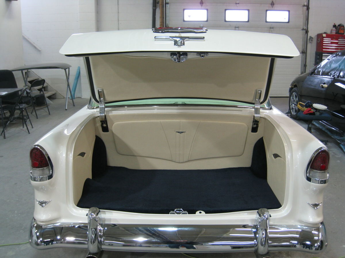 1955 Blue/White Chevrolet Bel Air/150/210 Wagon