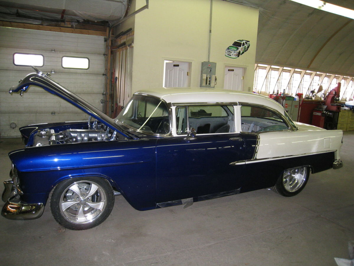 1955 Blue/White Chevrolet Bel Air/150/210 Wagon