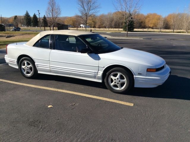 1993 White Oldsmobile Cutlass Convertible