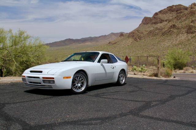1987 White Porsche 944 Coupe