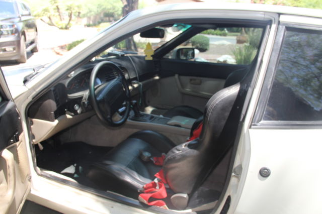 1987 White Porsche 944 Coupe