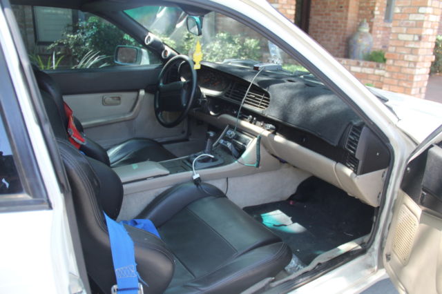 1987 White Porsche 944 Coupe