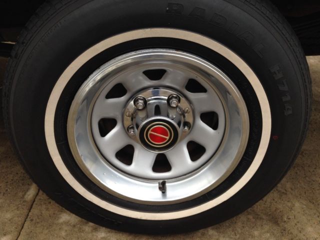 1990 White and Blue Ford F-150 Cab & Chassis