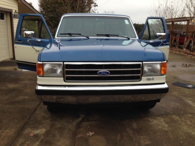 1990 White and Blue Ford F-150 Cab & Chassis