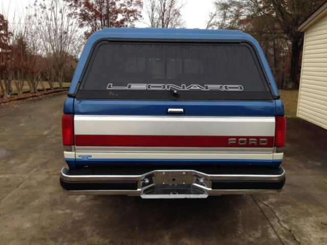 1990 White and Blue Ford F-150 Cab & Chassis
