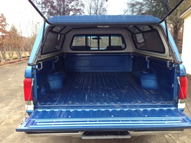 1990 White and Blue Ford F-150 Cab & Chassis